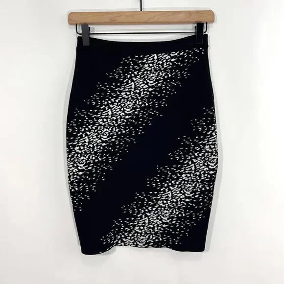 Opening Ceremony Women’s Size XS Black and White Print Knit Stretch Pencil Skirt - Picture 5 of 5